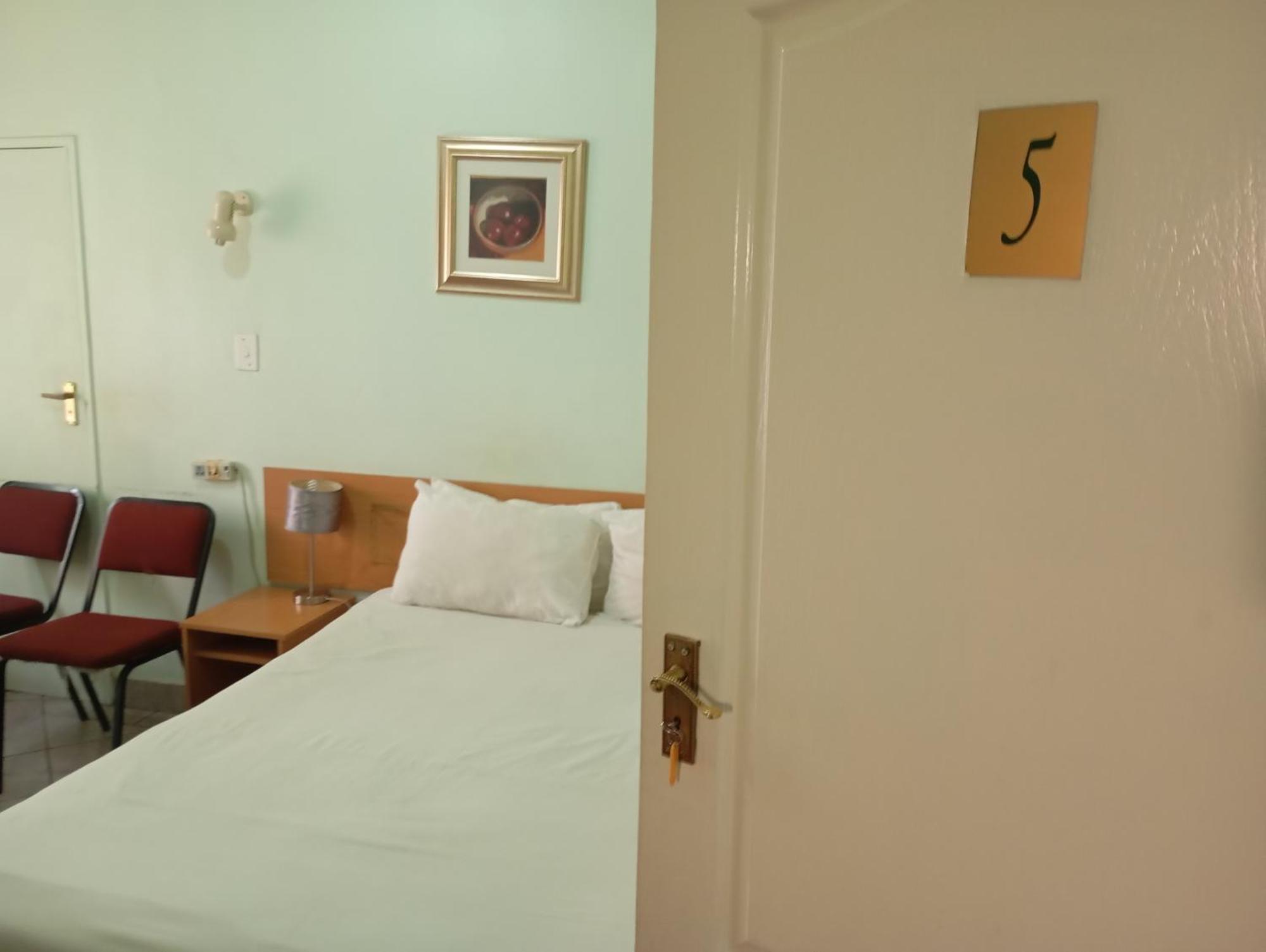 Brackendene Lodge Gaborone Esterno foto